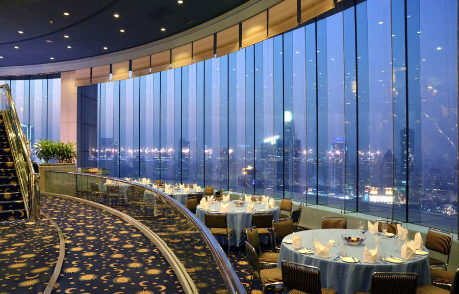 旋转餐厅:一种建在高层酒店顶楼的观景餐厅